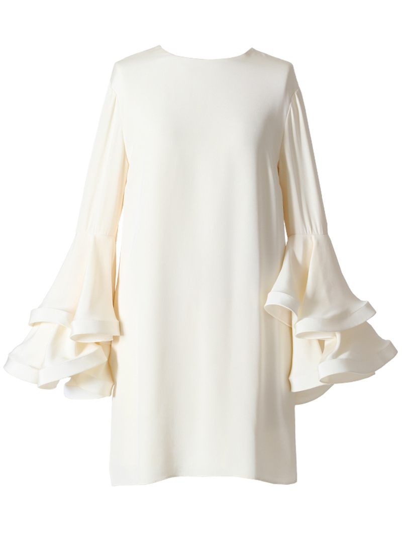 袖のラッフルフリルのデザインが斬新なショート丈のウエディングドレス。花嫁様の2次会にもおすすめ。