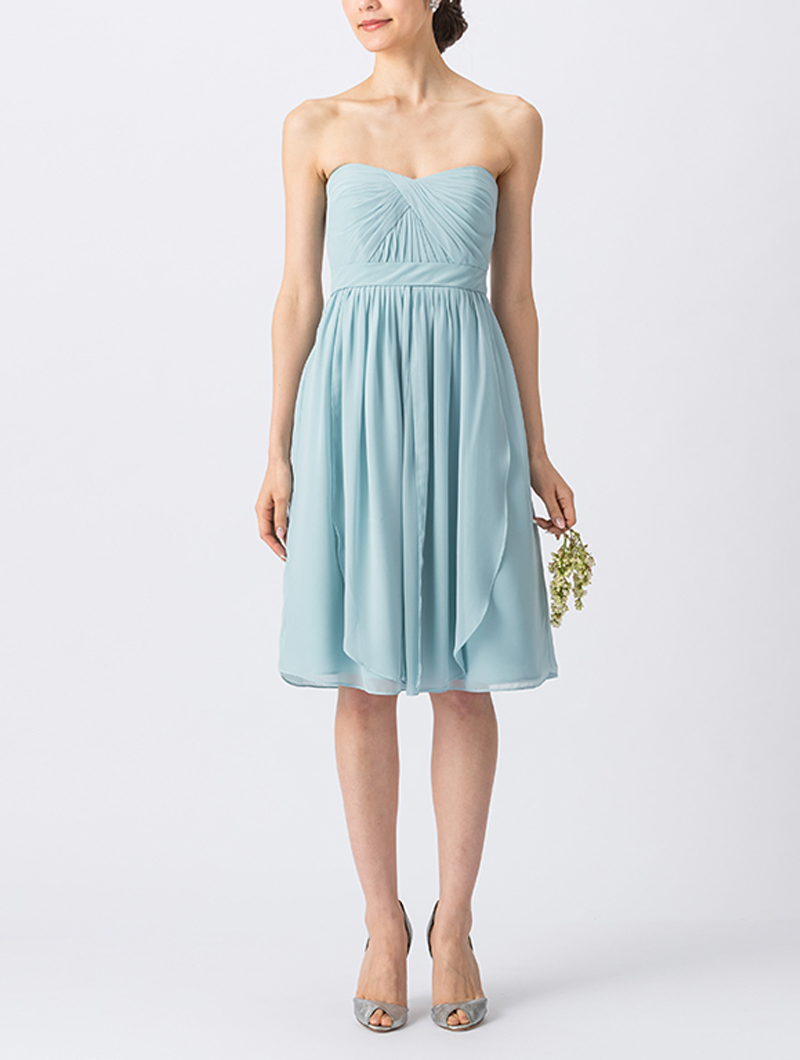 水色のベアタイプのショート丈ブライズメイドドレス